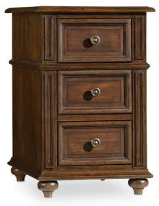 Three-drawer Leesburg Chairside Chest in mahogany veneer with brass knobs and raised panel drawer fronts